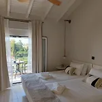 Nikkos Апартаменты *