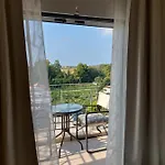 Nikkos Апартаменты